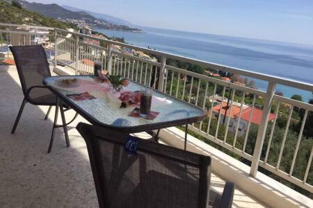Thea Court Clio & Erato Apartments PalaiónTsiflíkion Екстериор снимка